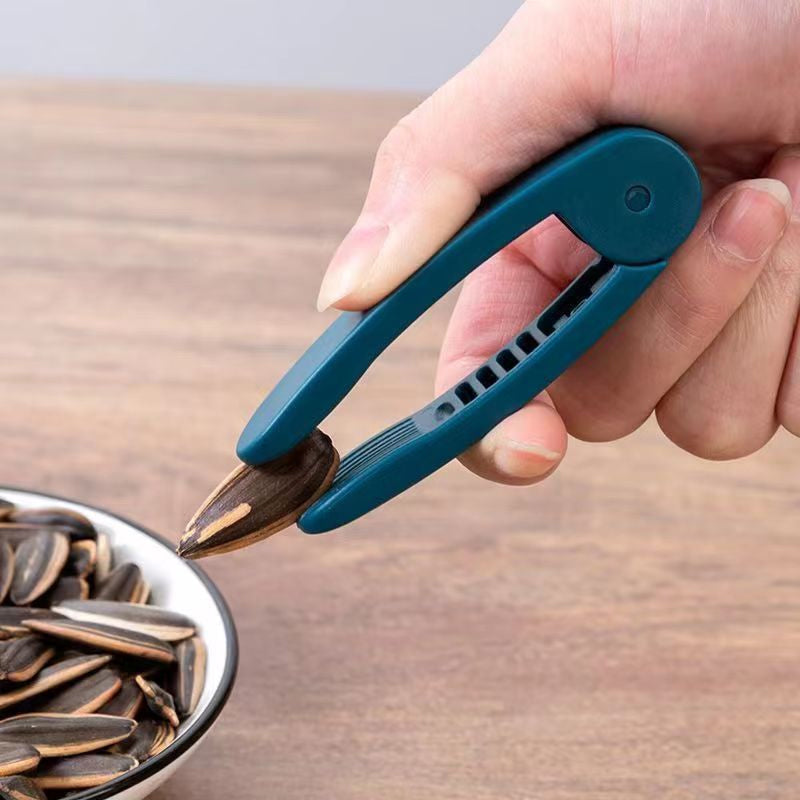 Lisslune | Peanut Seed Peel Plastic Peanut Clip