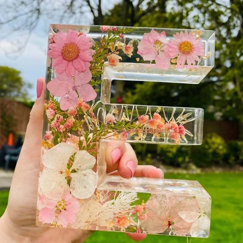 Lisslune | Night light made of resin with floral pattern