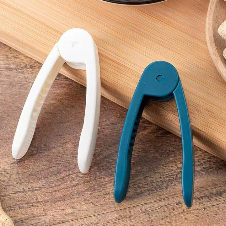 Lisslune | Peanut Seed Peel Plastic Peanut Clip