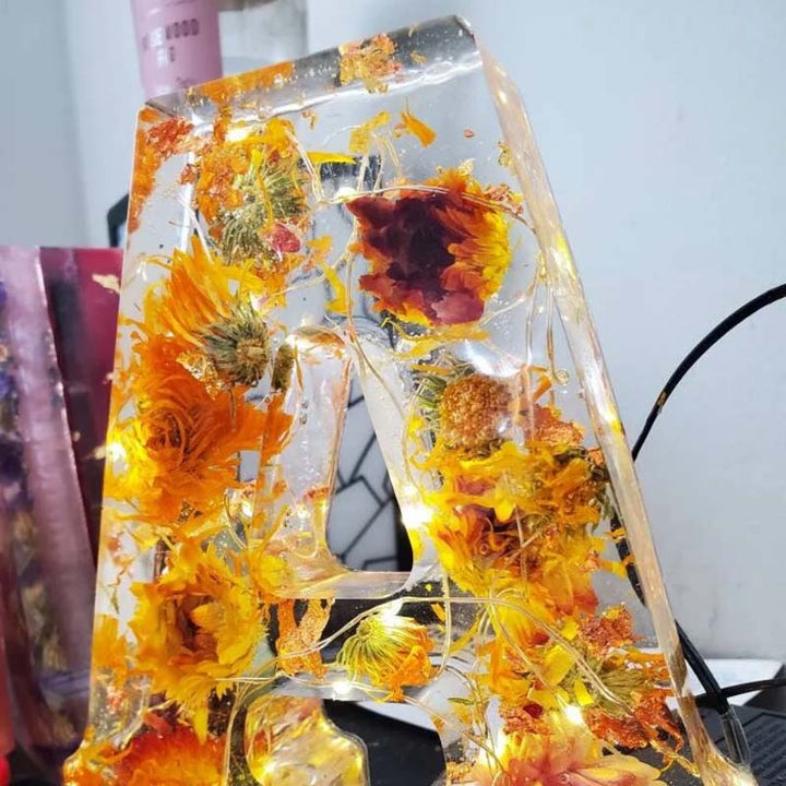 Lisslune | Night light made of resin with floral pattern
