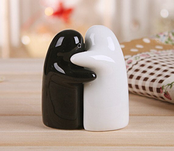 Lisslune | 2PCS Love Hug Seasoning Shakers Sets