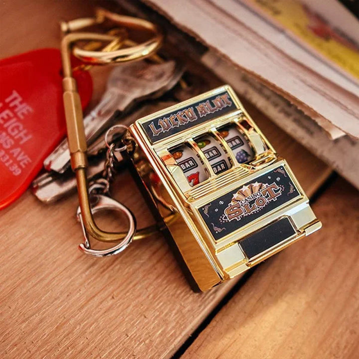 Lisslune | Keychain designed as a slot machine