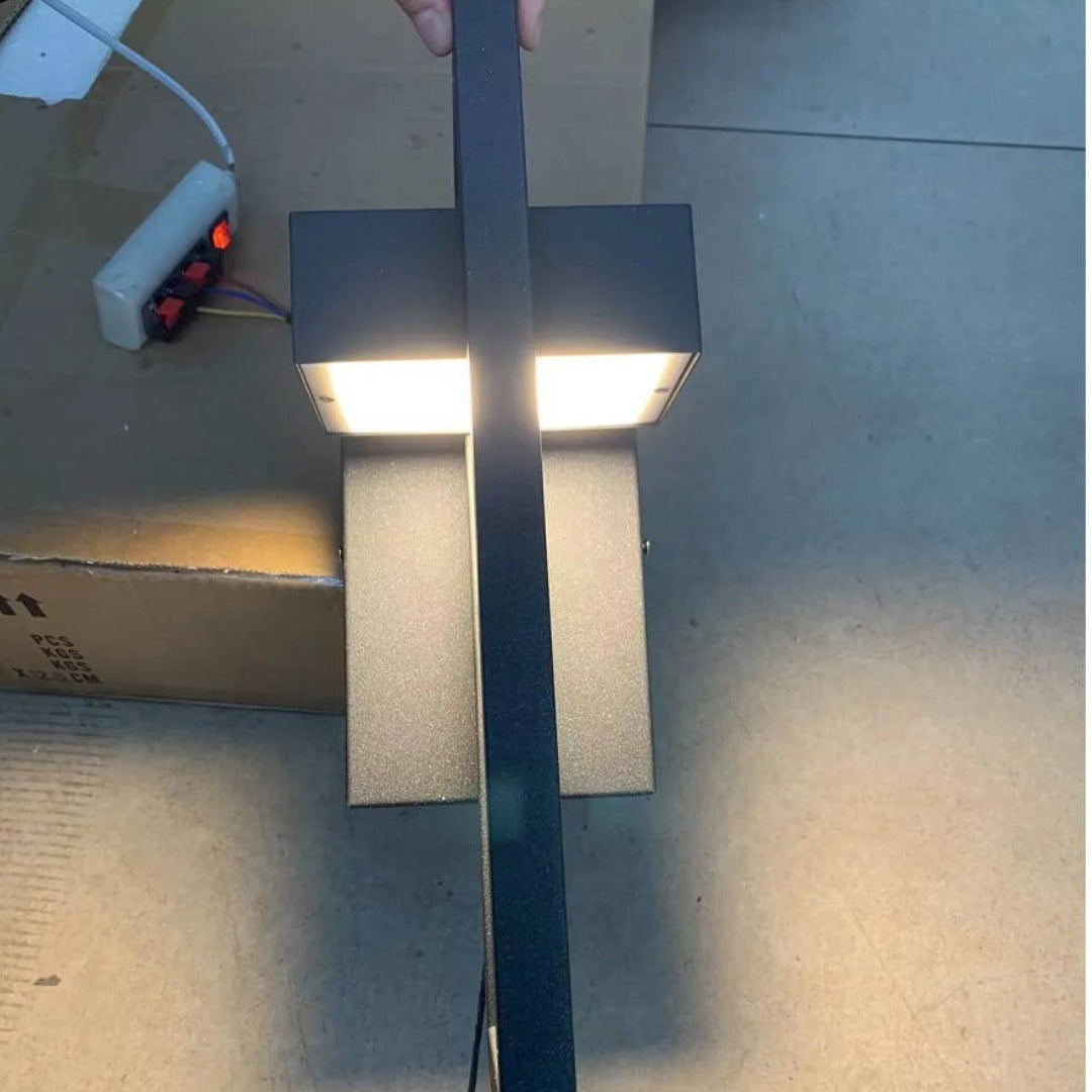 Lisslune | SunGlow modern solar garden lamp