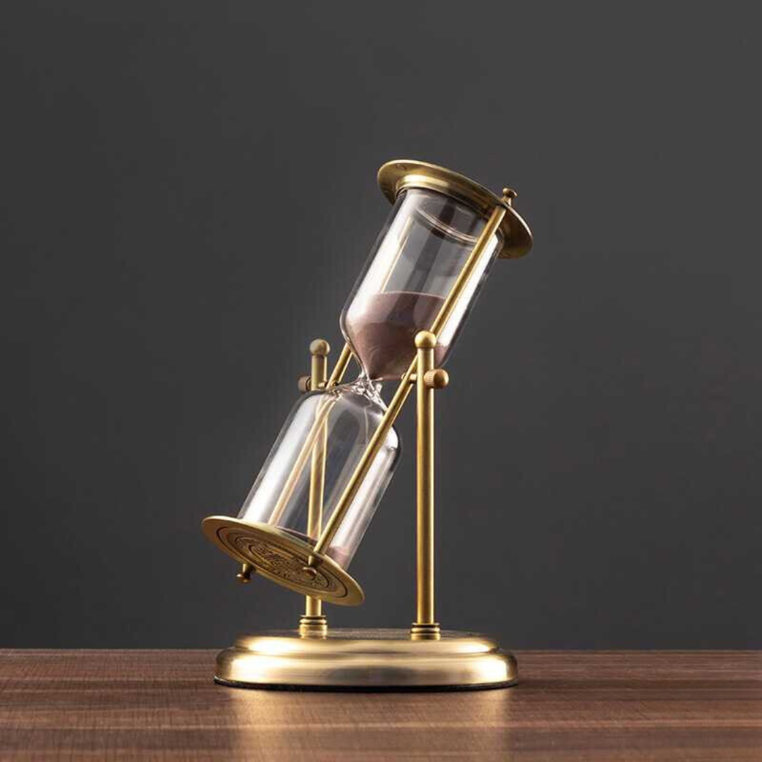 Lisslune | Antique hourglass made of brass with violet sand