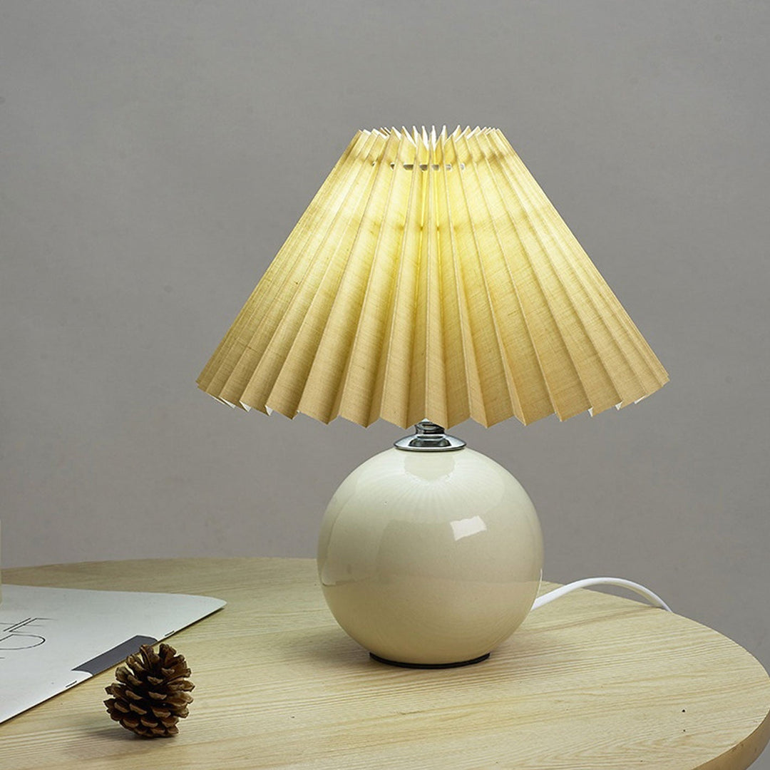 Lisslune | Nordic minimalist 1-light table lamp made of ceramic with pleats