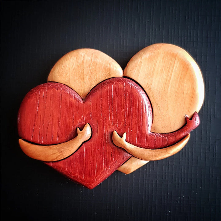 Lisslune | Heart-shaped ornaments made of wood