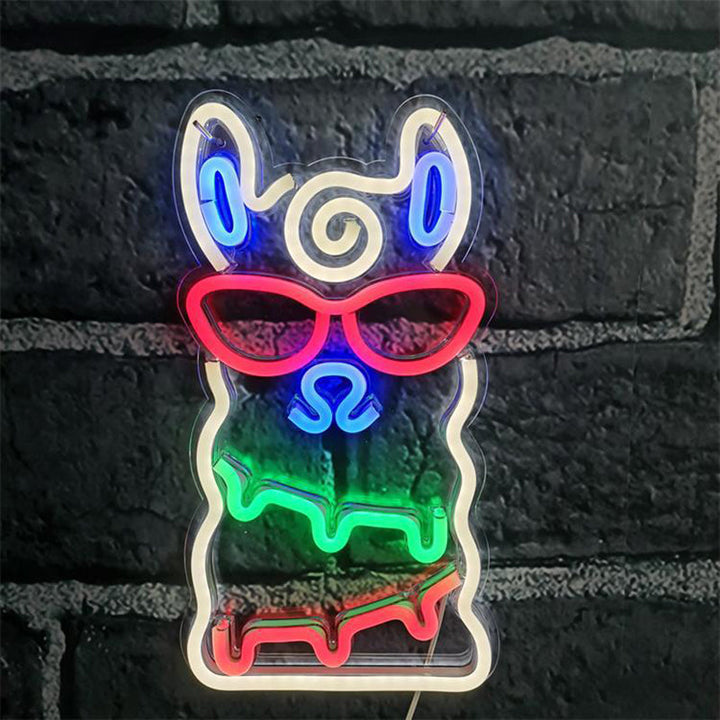 Skørter | Alpaca Mini Wall Night Lamp Cartoon Style Plastic Children's Bedroom LED Nightstand Lamp in White