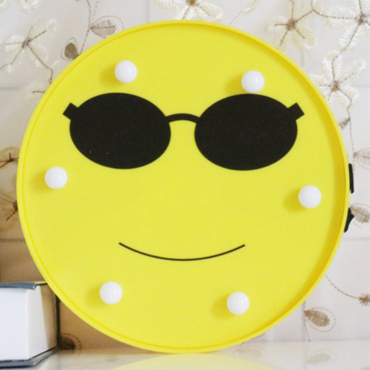Skørter | Funny Emoji Expression Wall Light Modern Plastic Battery LED Yellow Nightstand Lamp