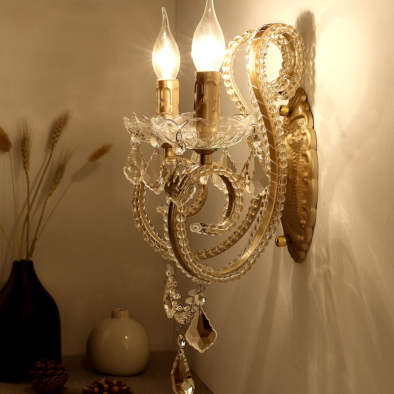 Skørter | Traditional curved arm wall light metal wall mounted lights in brass with hanging crystals
