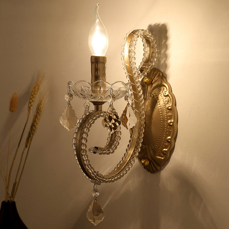Skørter | Traditional curved arm wall light metal wall mounted lights in brass with hanging crystals