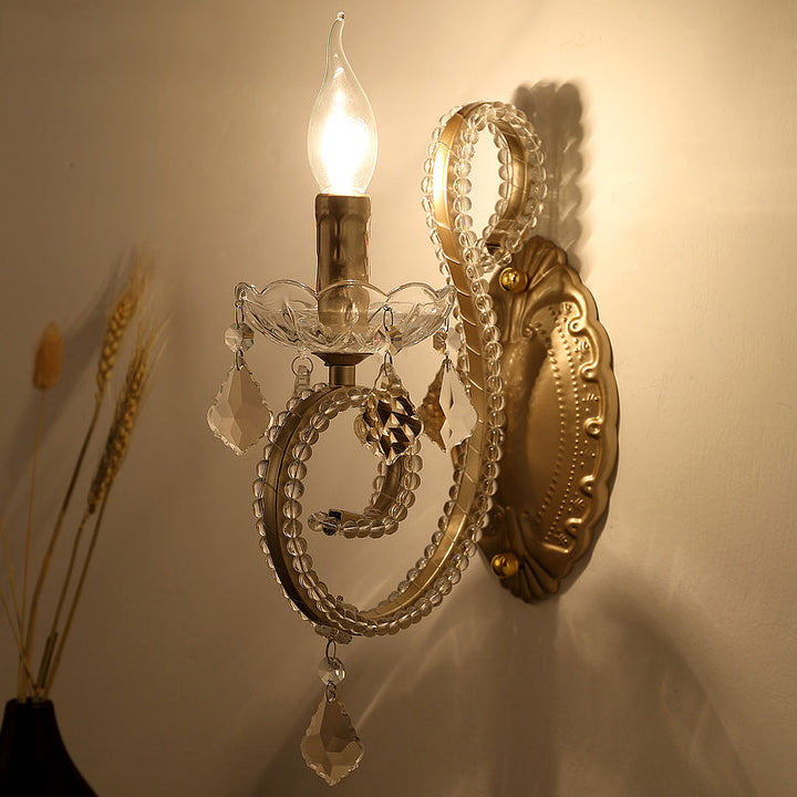 Skørter | Traditional curved arm wall light metal wall mounted lights in brass with hanging crystals