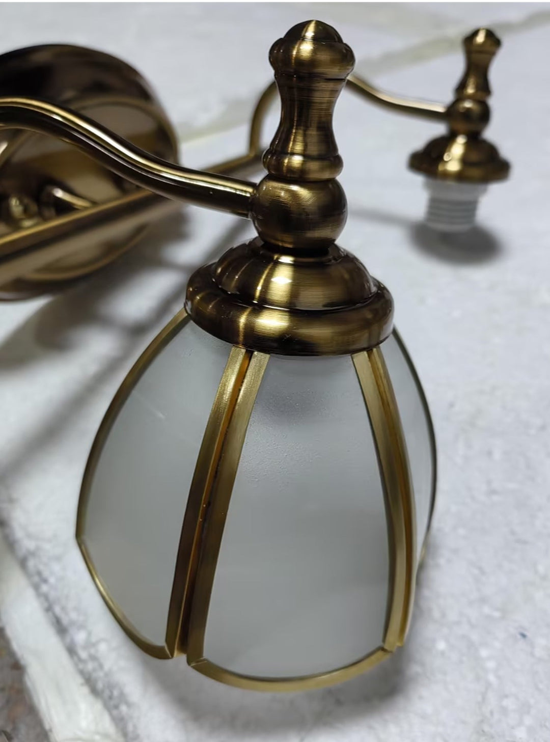 Skørter | Vintage Curved Wall Lamp Opal Glass Vanity Light Fixture in Brass for Bathroom