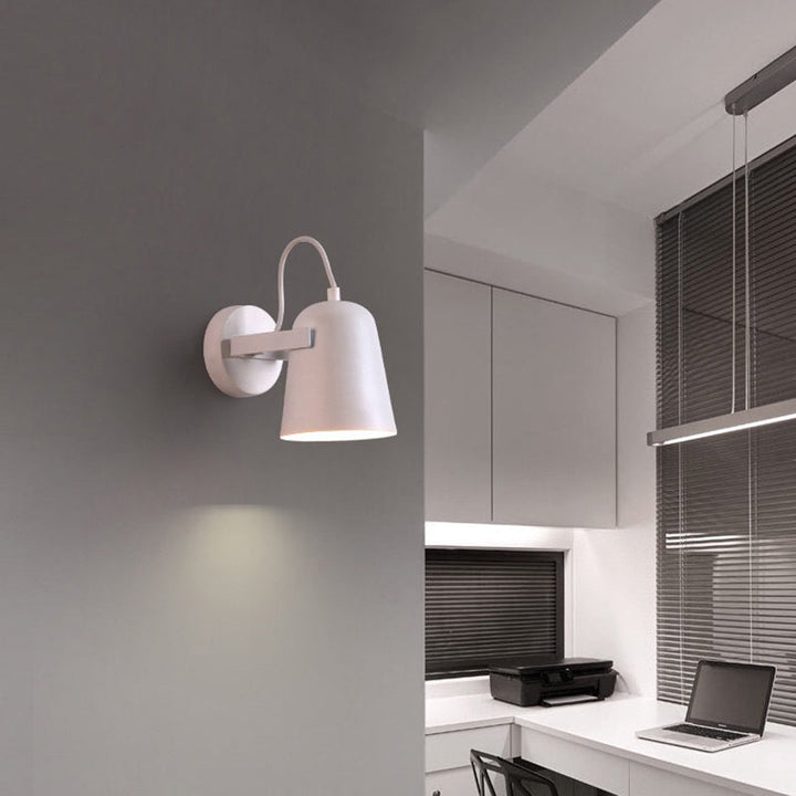 Skørter | Nordic 1-Light Wall Lamp Rotatable Wall Mount Light Fixture with Iron Shade for Living Room