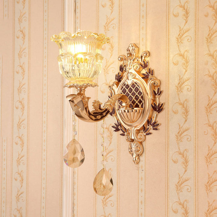 Skørter | Curved Arm Metal Wall Lighting Modern Gold Wall Lighting Ideas with Geometric Glass Shade