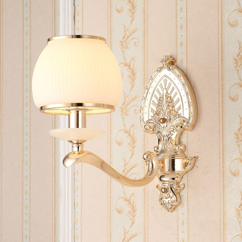 Skørter | Curved Arm Metal Wall Lighting Modern Gold Wall Lighting Ideas with Geometric Glass Shade
