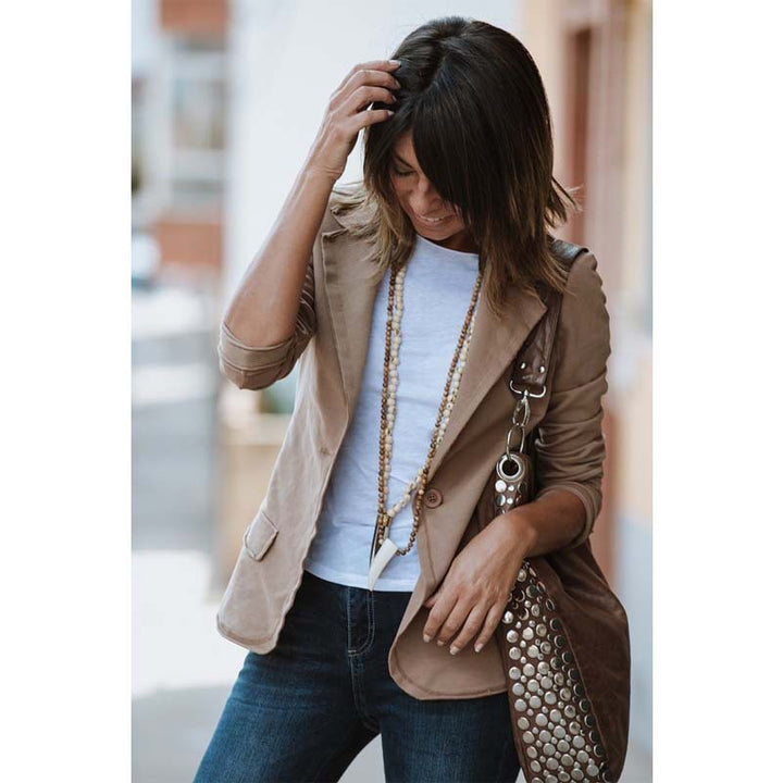 Women Elegant Blazer with Structured Details and Slim-Fit Cut Lune London