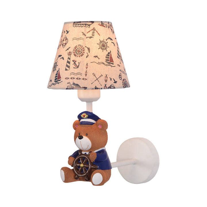 Skørter | Children's Toy Bear Wall Light with Conical Shade A Resin Wall Lamp in Beige for Children's Bedroom