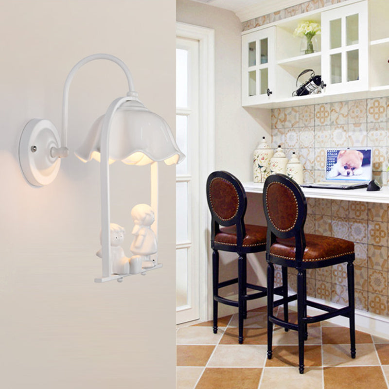 Skørter | White Small Children's Deco Wall Lamp A Light Modern Stylish Metal Wall Lamp for the Kitchen
