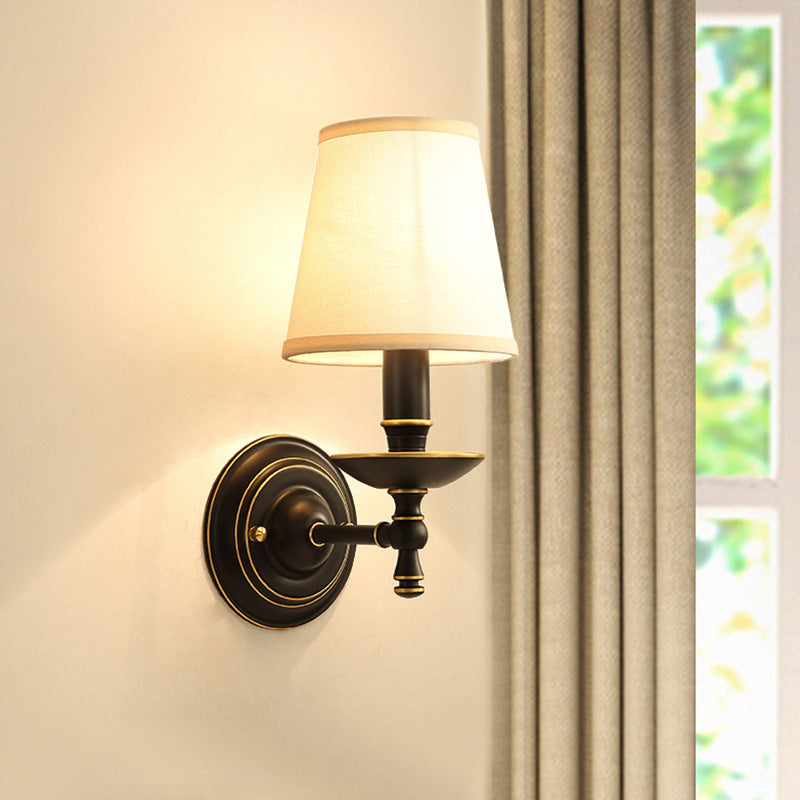 Skørter | Single-Bulb Wall Lantern Vintage Candelabrum Metal Wall-Mounted Lamp with Conical Fabric Shade in Black