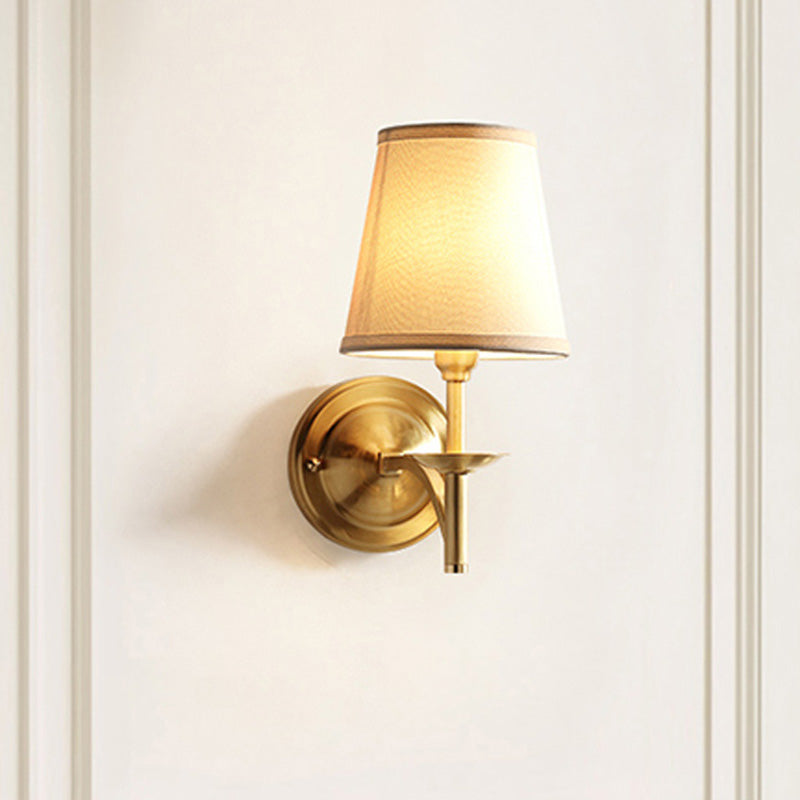 Skørter | Candle Holder Metal Wall Lamp Minimalism 1-Light Wall Mounted Lighting for the Living Room with Conical Fabric Lampshade in Gold