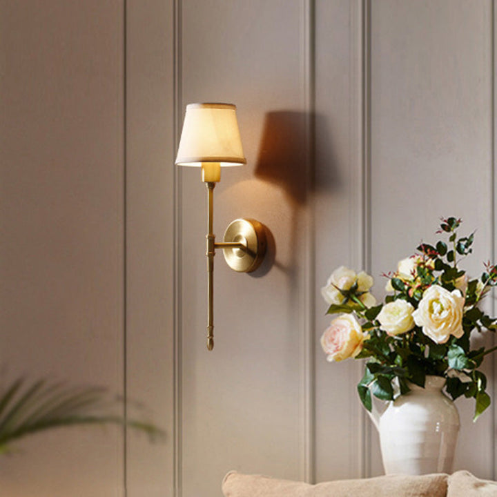 Skørter | Fabric Empire Shadow Wall Lighting Fixture Simplicity Bedroom Wall Lamp with Extended Arm in Gold