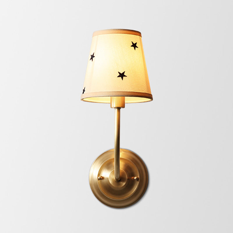 Skørter | Minimalism Cone-Shaped Wall Lamp Single Lamp Fabric Wall Lighting in Gold