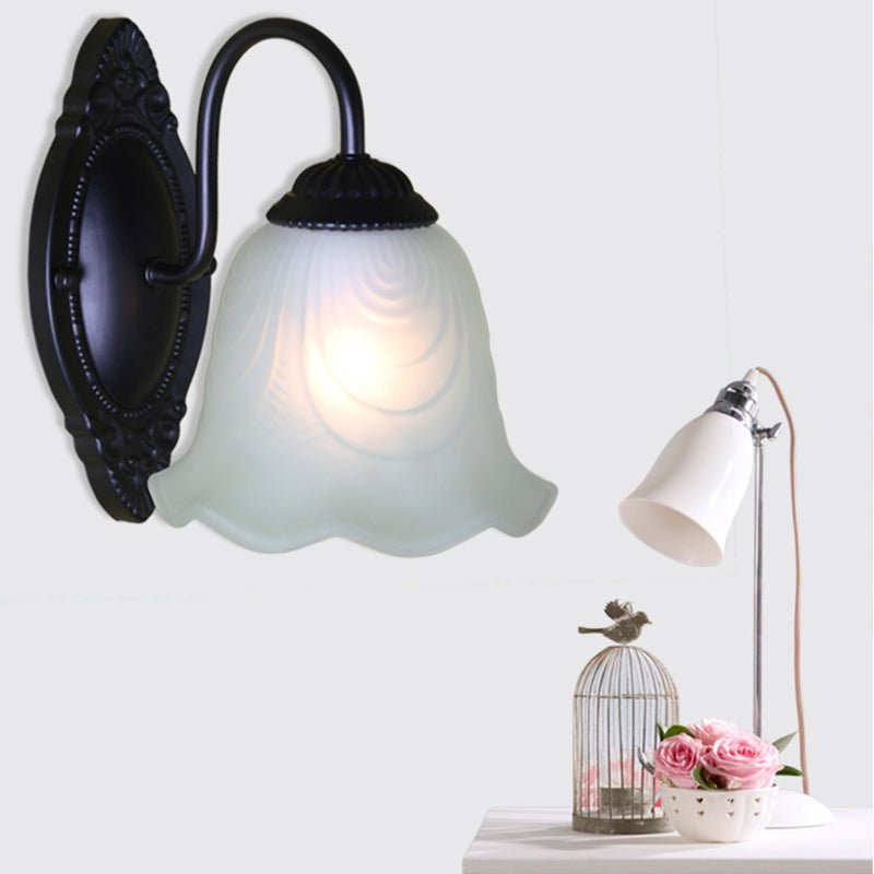 Skørter | Single Bulb Wall Light Vintage Bell Frosted Glass Wall Lighting in Black for Hallway