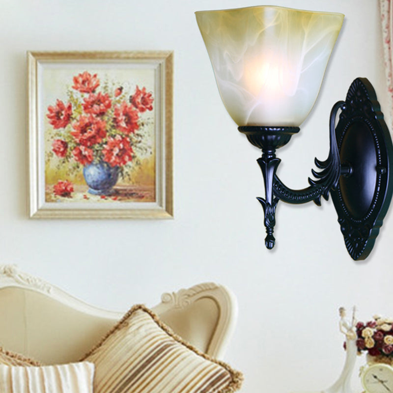 Skørter | Single Bulb Wall Light Vintage Bell Frosted Glass Wall Lighting in Black for Hallway