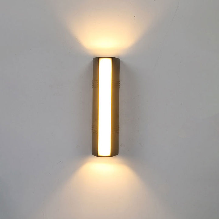 Skørter | Trapezoidal Wall Lamp Light Minimalist Metal Courtyard LED Wall Mount Lighting in Black