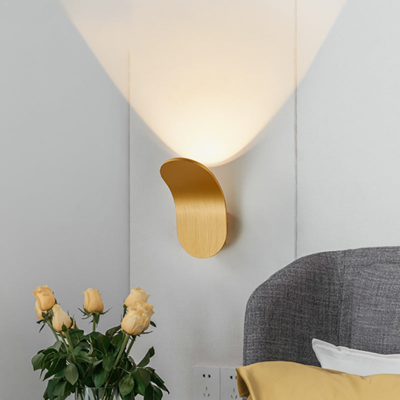 Skørter | Metal Bracket Wall Lamp Modernist LED Nightstand Wall Mount Light Fixture in Black/Gold/Coffee