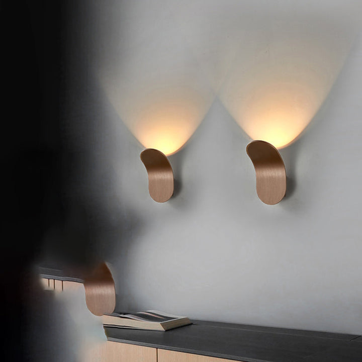 Skørter | Metal Bracket Wall Lamp Modernist LED Nightstand Wall Mount Light Fixture in Black/Gold/Coffee