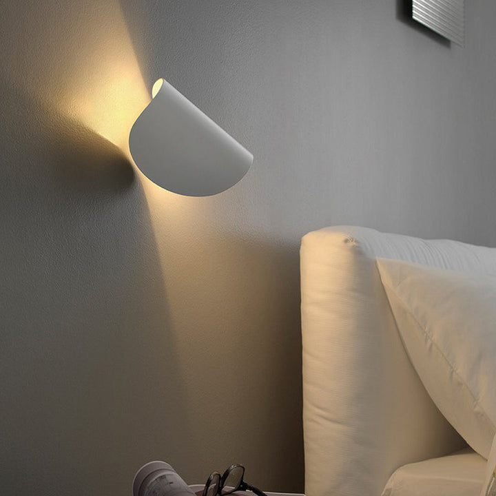 Lisslune | Curved LED Wall Light Minimalist Metal Living Room Lighting