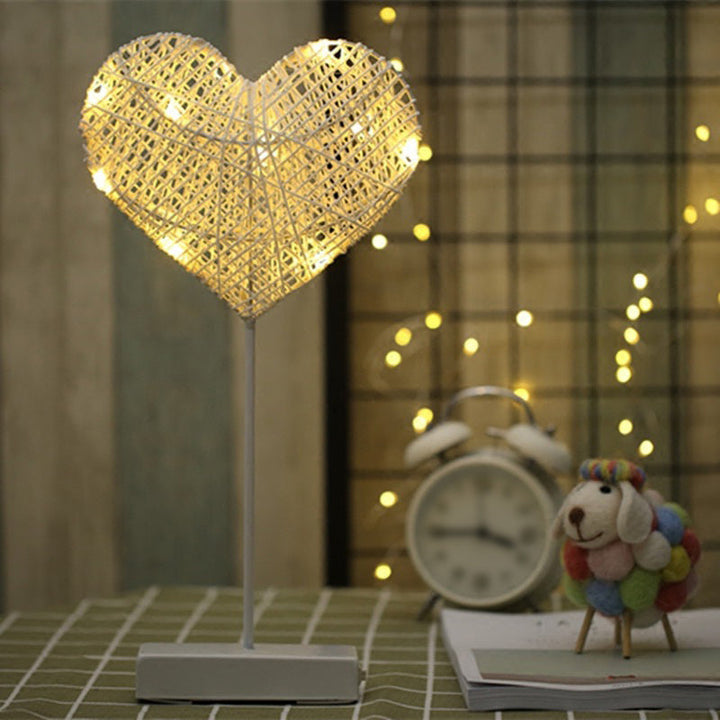 Skørter | Artistic Geometric LED Table Lamp Wicker Bedside Lamp Battery Nightstand Lamp in Beige