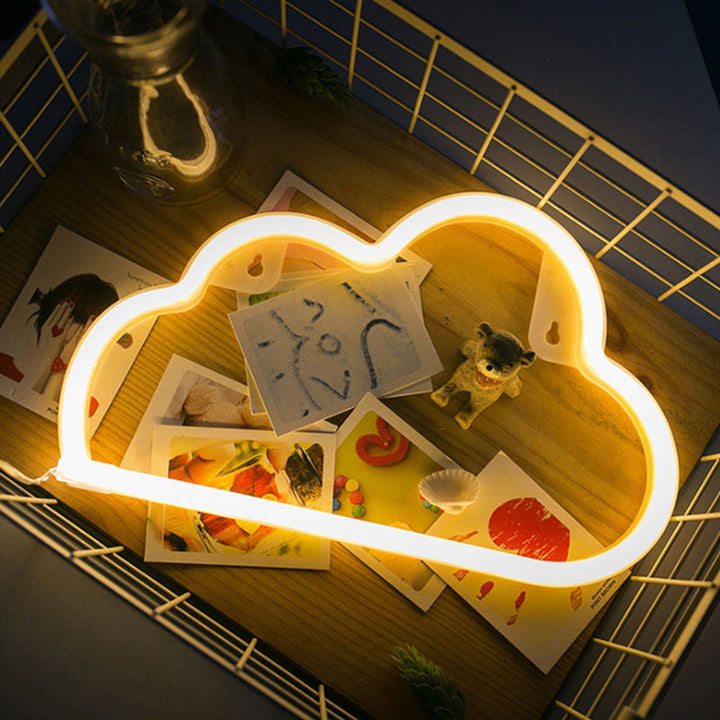Skørter | Cartoon-shaped bedroom table lighting plastic decorative LED nightstand lamp in white