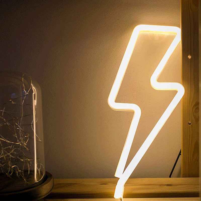 Skørter | Cartoon-shaped bedroom table lighting plastic decorative LED nightstand lamp in white
