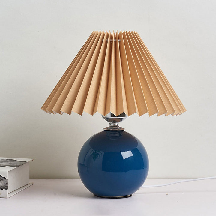 Lisslune | Nordic minimalist 1-light table lamp made of ceramic with pleats