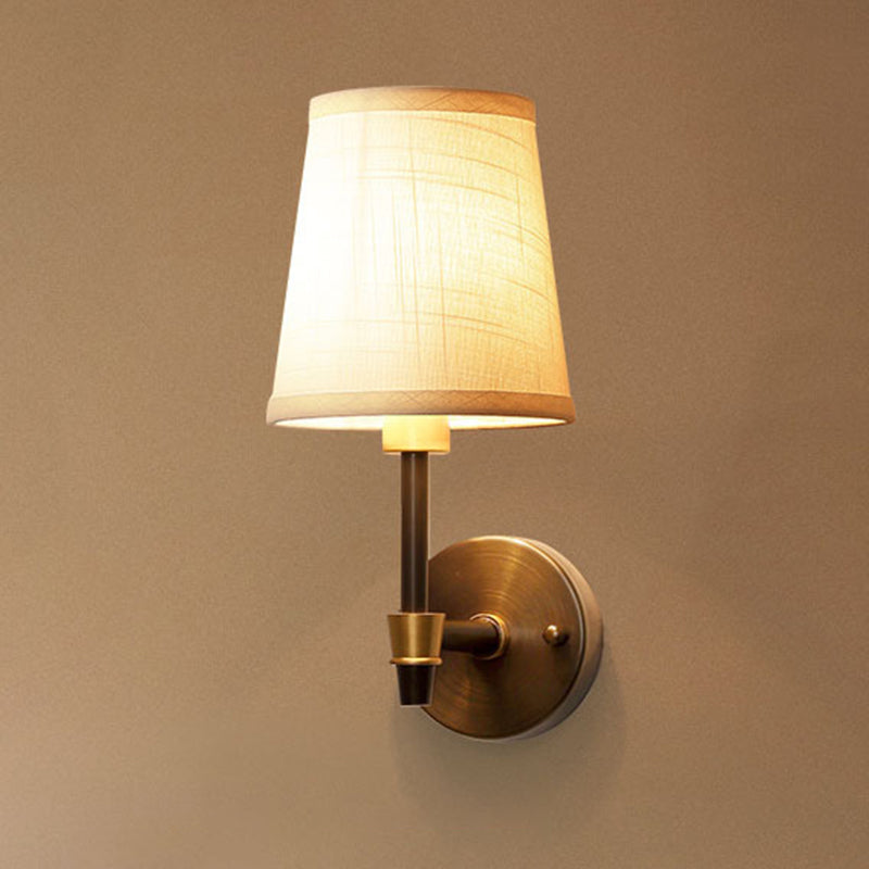 Skørter | Traditional Shadow Wall Lamp Single Bulb Glass Wall Fixture in Gold