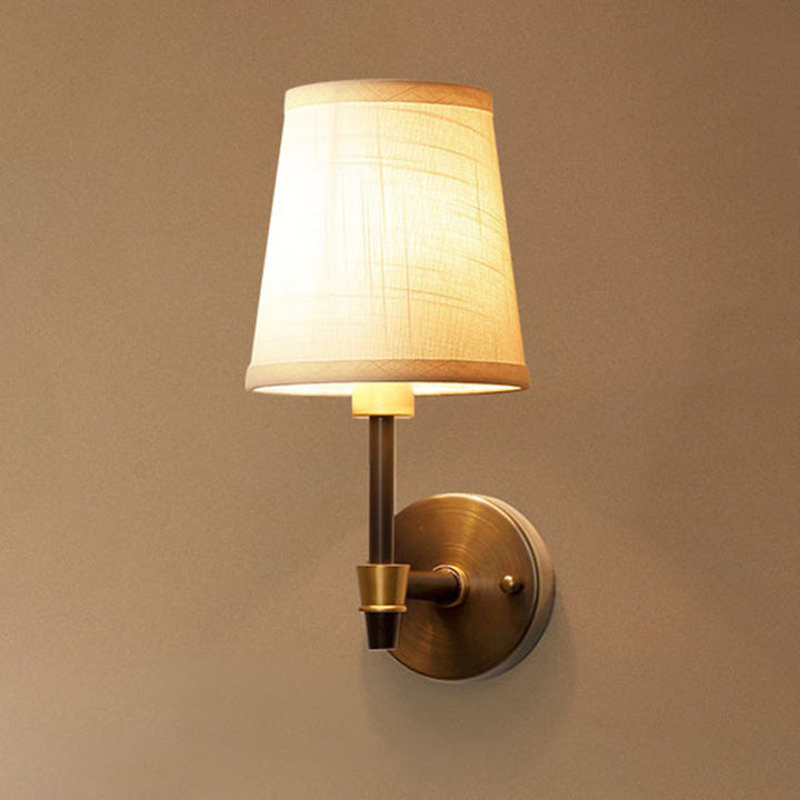 Skørter | Traditional Shadow Wall Lamp Single Bulb Glass Wall Fixture in Gold