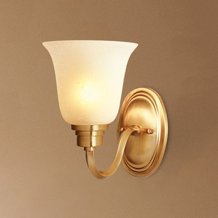 Skørter | Traditional Shadow Wall Lamp Single Bulb Glass Wall Fixture in Gold