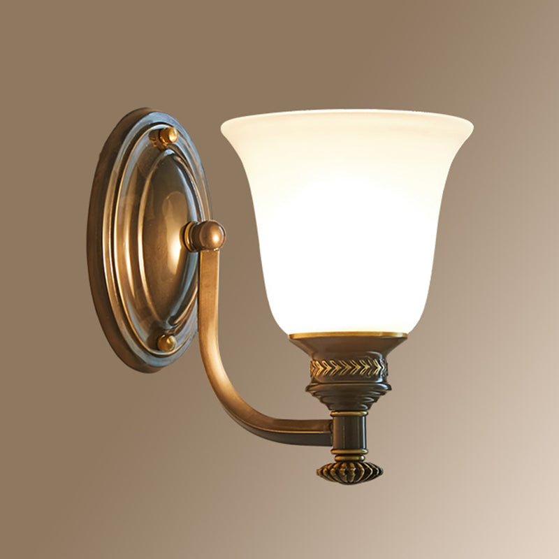 Skørter | Traditional Shadow Wall Lamp Single Bulb Glass Wall Fixture in Gold