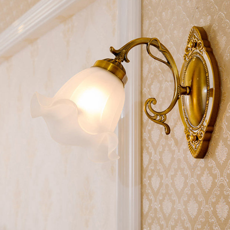 Lisslune | Threaded Wall Light Classic Floral Lacquer Frosted Glass Wall Lighting in White