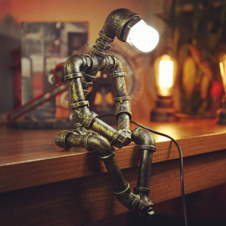 Lisslune | RoboShine – Robust Robot Lamp made of Iron