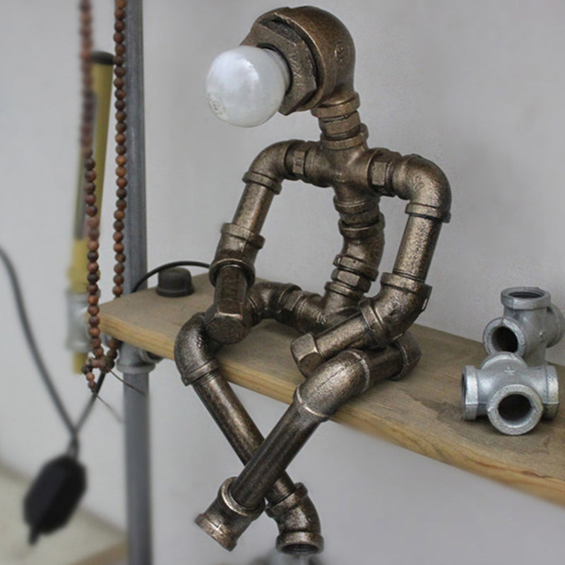 Lisslune | RoboShine – Robust Robot Lamp made of Iron