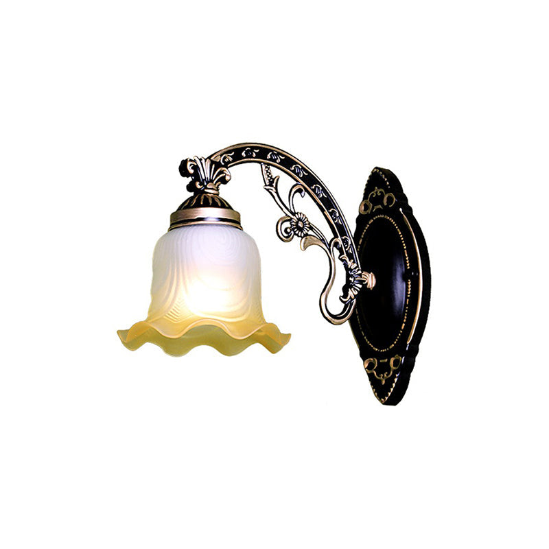 Skørter | Black/White scalloped wall lamp Retro frosted glass shade 1/2-light dining room wall lamp with curved arm