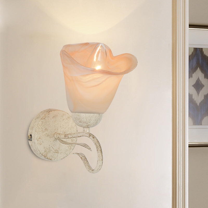 Skørter | Frosted Glass Aged White Wall Lamp Flower Single Light Traditional Wall Mount Light with Round Backplate for Bedroom