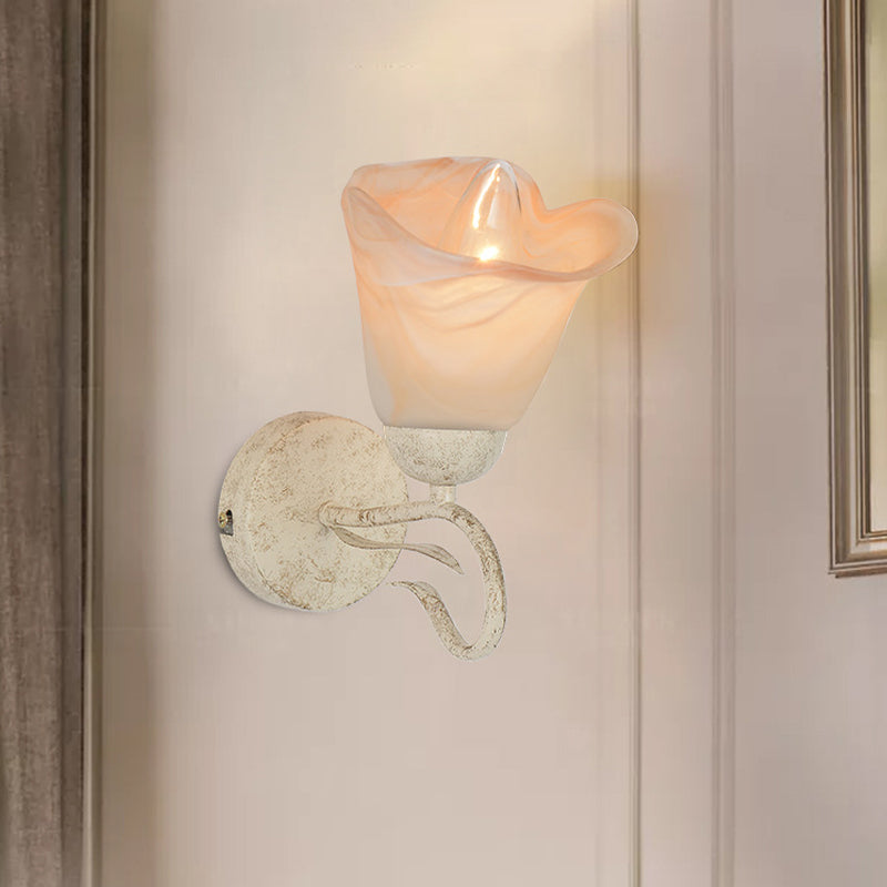 Skørter | Frosted Glass Aged White Wall Lamp Flower Single Light Traditional Wall Mount Light with Round Backplate for Bedroom