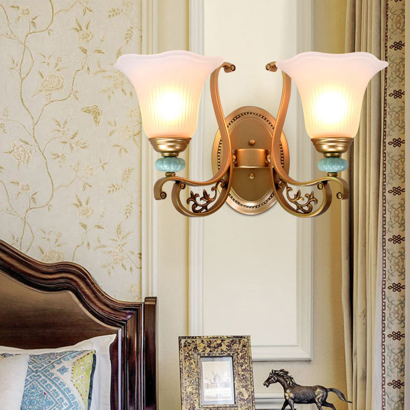 Skørter | Traditional carved wall lamp 1/2-light milky glass shade wall lamp in gold for bedroom