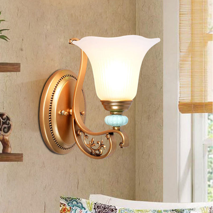 Skørter | Traditional carved wall lamp 1/2-light milky glass shade wall lamp in gold for bedroom