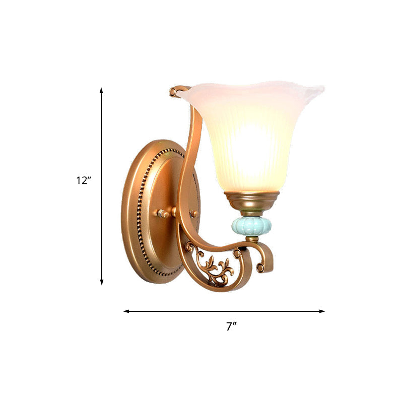 Skørter | Traditional carved wall lamp 1/2-light milky glass shade wall lamp in gold for bedroom