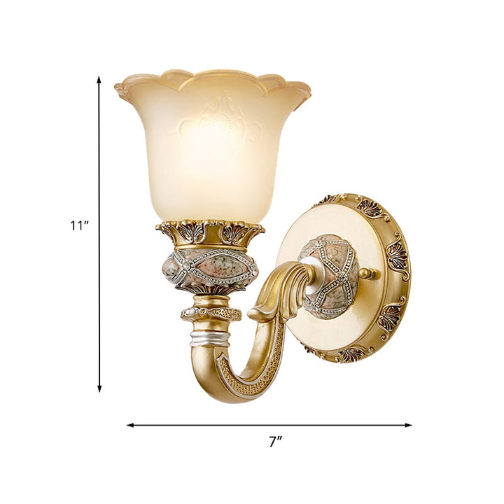 Skørter | Vintage Flower Wall Lamp 1 Light Frosted Glass Wall Sconce Lighting with Metal Engraved Arm in Gold for Entrance